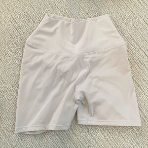 CSB WHITE SCRUNCH SHORTS